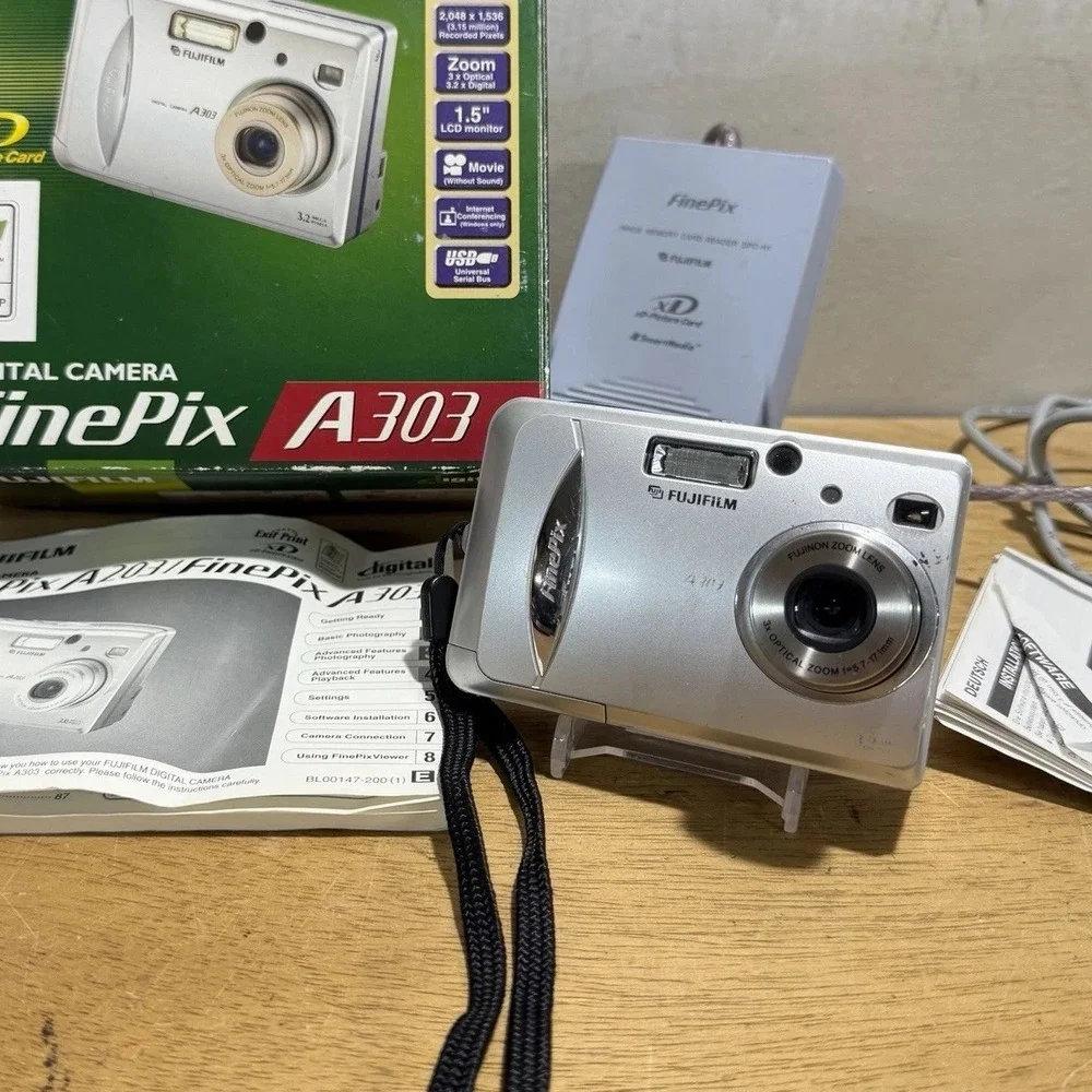 Fujifilm FinePix A303 3.2MP Y2K Digital Camera Silver Compact 3x Zoom Boxed